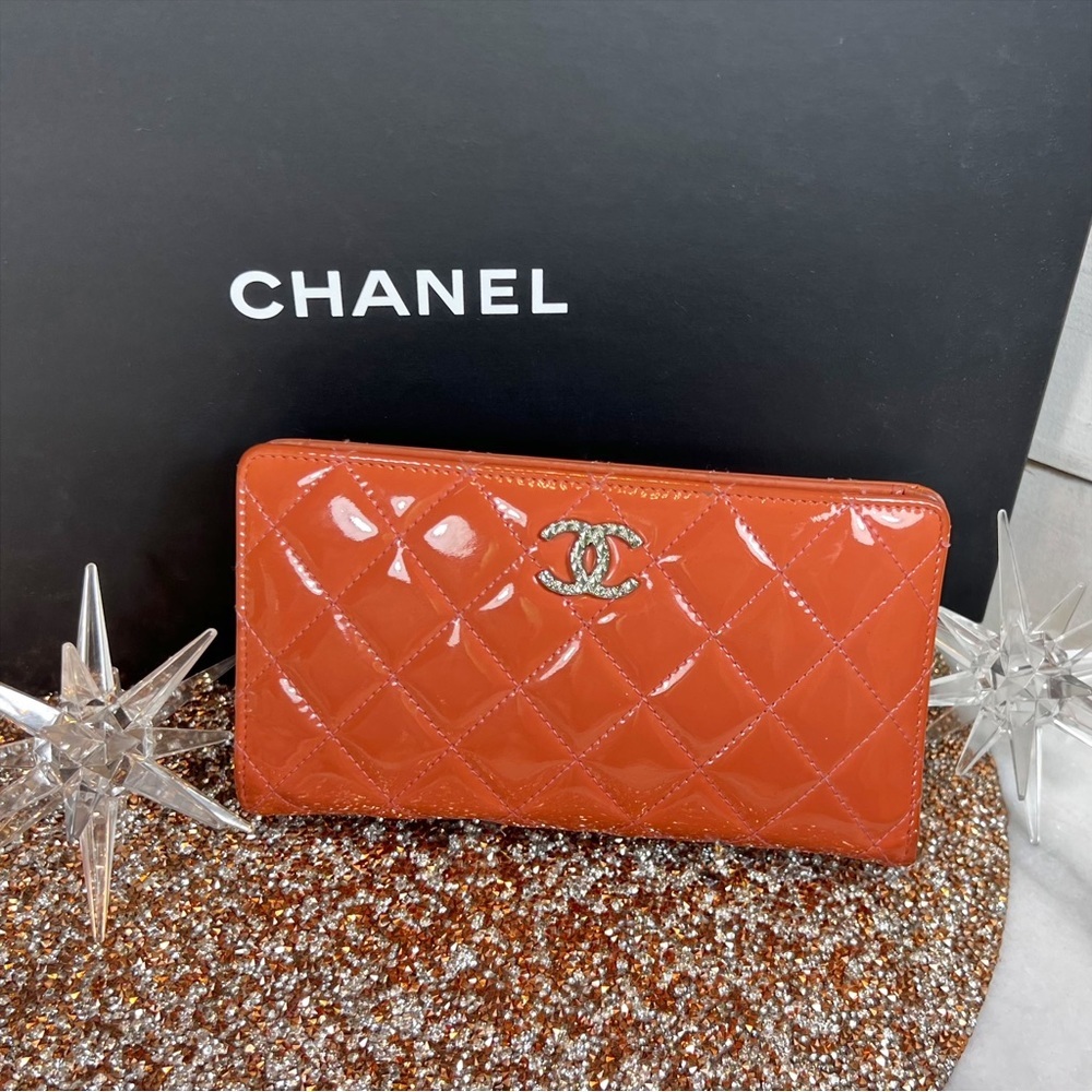 Chanel Coral Diamond Quilted Patent Leather CC Continental Wallet